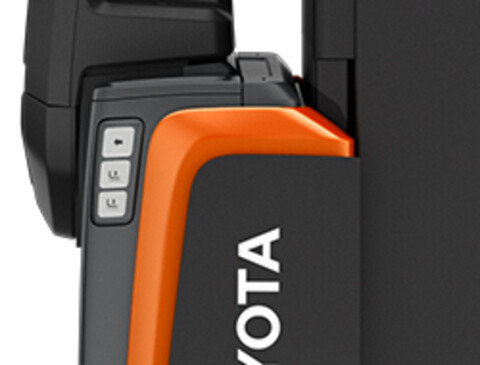 Knappar för att driva trucken från sidan och lyfta gafflarna